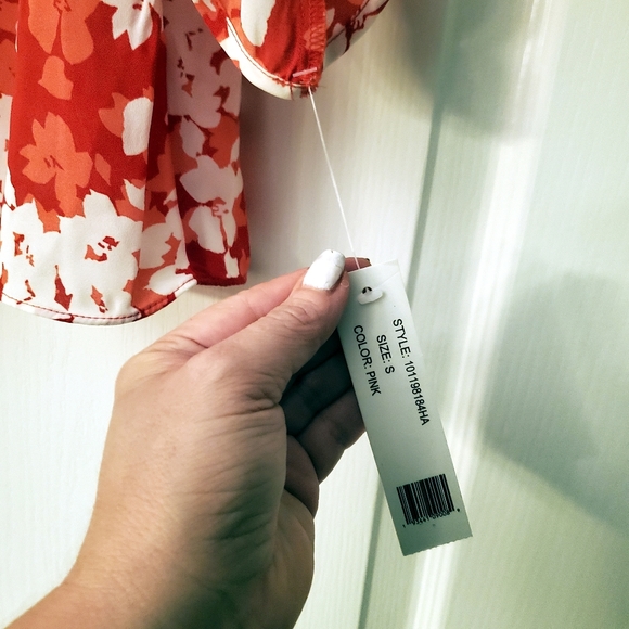 Counterparts Red Floral polyester Blouse S NWT - Picture 5 of 6